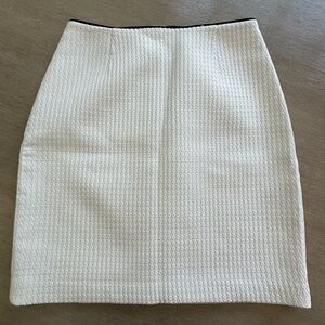 White House Black Market Textured White Pencil Skirt